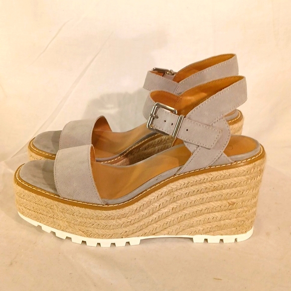 Gorgeous NWOT Crown Vintage Light Grey Suede Platform Wedge Espadrilles. - Picture 3 of 16